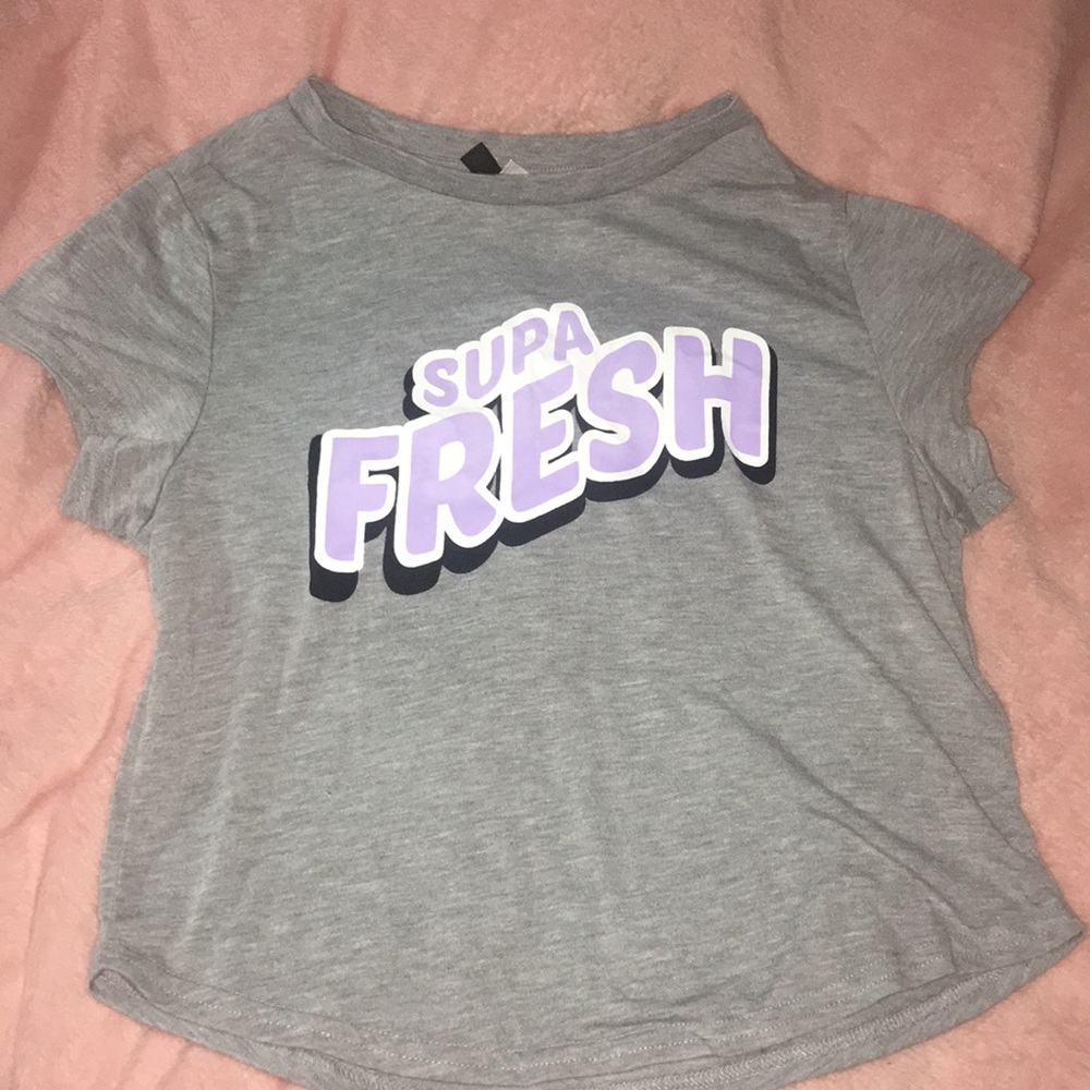 ‘supa fresh’ gray cropped top from H&M